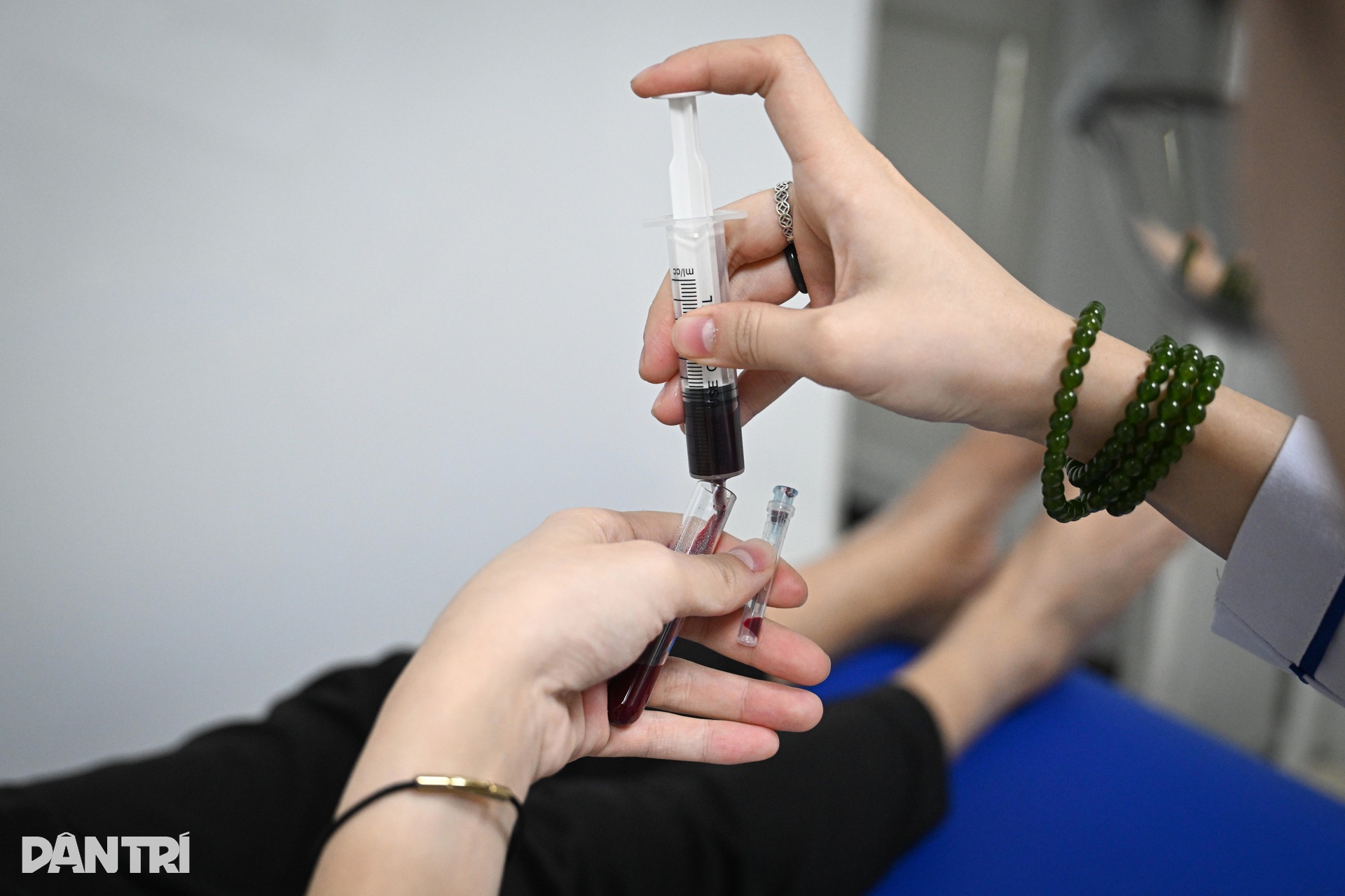 Nín thở xem bác sĩ giải cứu bộ não sắp chết ngạt của bệnh nhân đột quỵ - 5