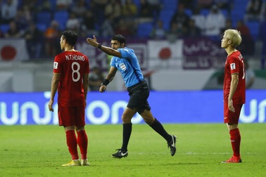 Danh sách tuyển Việt Nam đấu Thái Lan: HLV Park Hang Seo "tung hỏa mù"