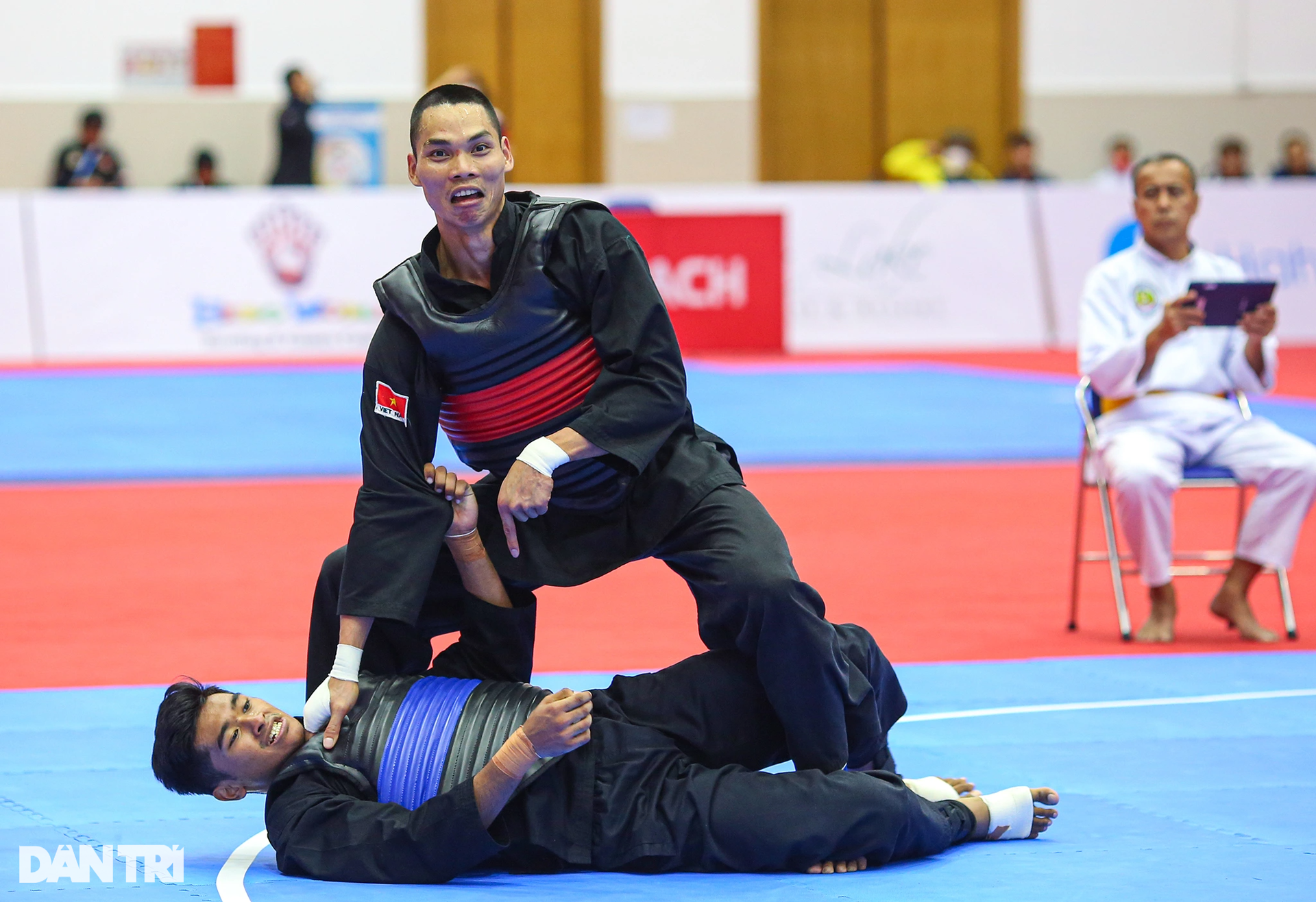 Khoảnh khắc bùng nổ cơn mưa vàng Pencak Silat tại SEA Games 31 - 7 Khoảnh khắc bùng nổ cơn mưa vàng Pencak Silat tại SEA Games 31 - 7