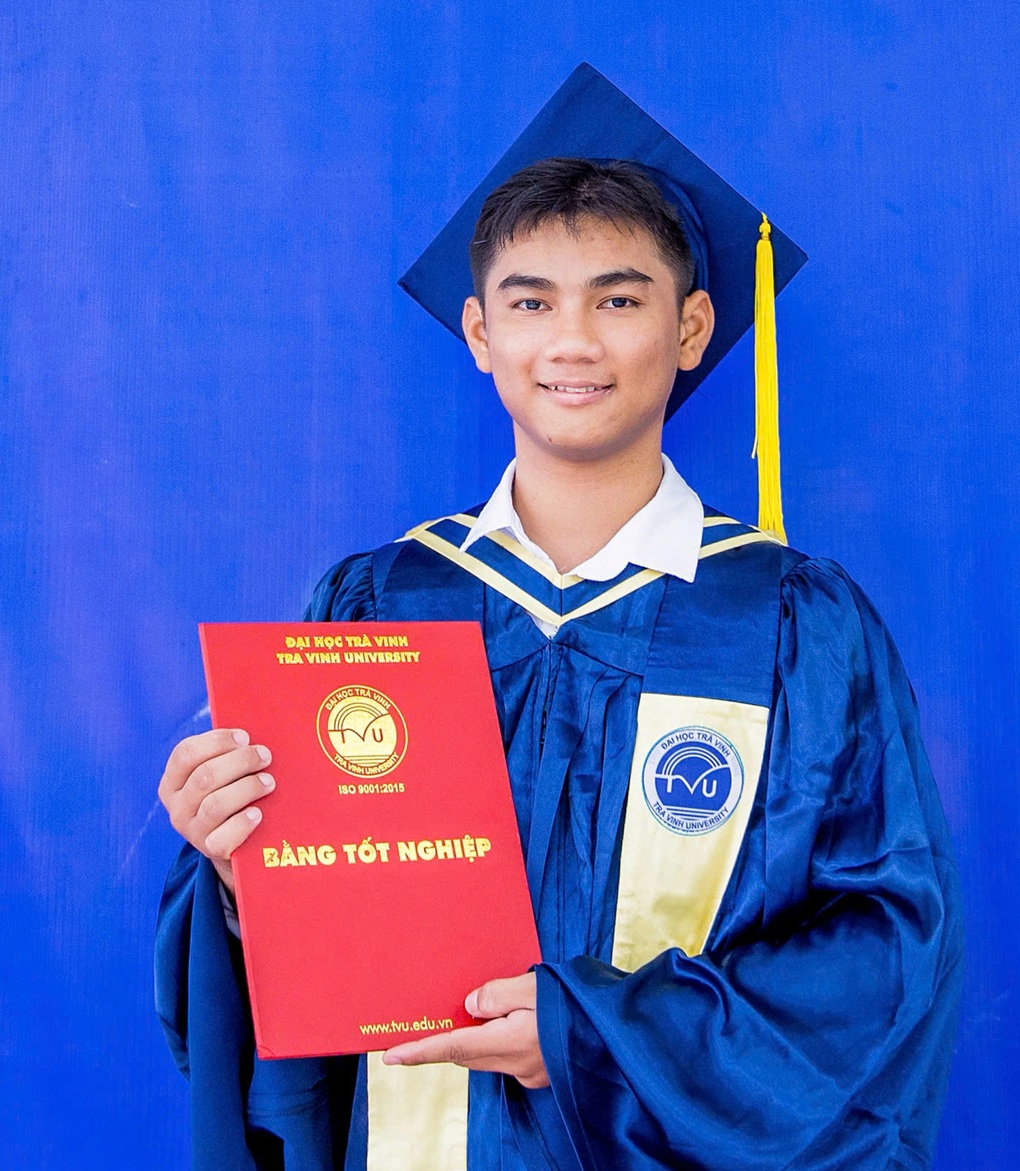 Bí mật phía sau con lợn đất ngày tốt nghiệp của chàng trai Khmer - 1 Bí mật phía sau con lợn đất ngày tốt nghiệp của chàng trai Khmer - 1