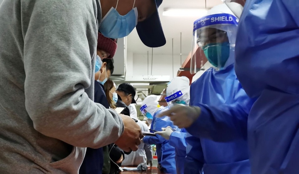 Sân bay Trung Quốc hỗn loạn vì xét nghiệm Covid-19 hàng loạt - 1 Sân bay Trung Quốc hỗn loạn vì xét nghiệm Covid-19 hàng loạt - 1