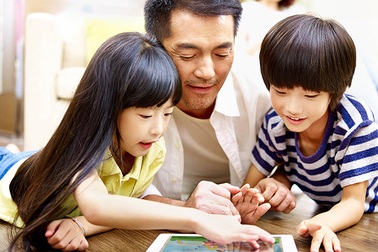 Trẻ tự học tiếng Anh, để nói giỏi khó không?