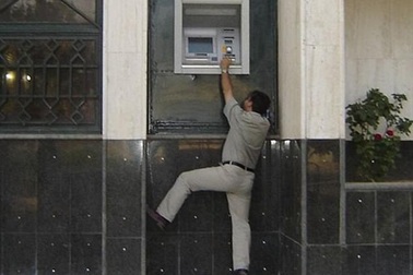 Những hình ảnh "khó hiểu" trong cuộc sống khiến người xem phải bật cười