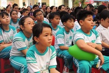 Nhận xét học sinh: Thực hiện bằng cách đối phó?