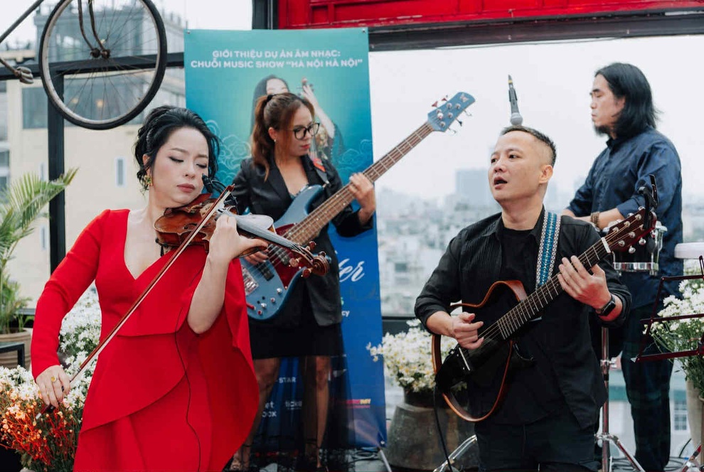 Trịnh Minh Hiền kể chuyện Hà Nội qua violin, đàn bầu, đàn nhị và hát xẩm - 1 Trịnh Minh Hiền kể chuyện Hà Nội qua violin, đàn bầu, đàn nhị và hát xẩm - 1