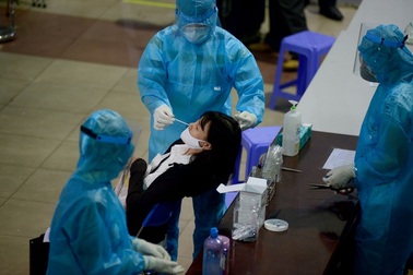 Ngừng lấy mẫu xét nghiệm Covid-19 tại nhà ga, sân bay