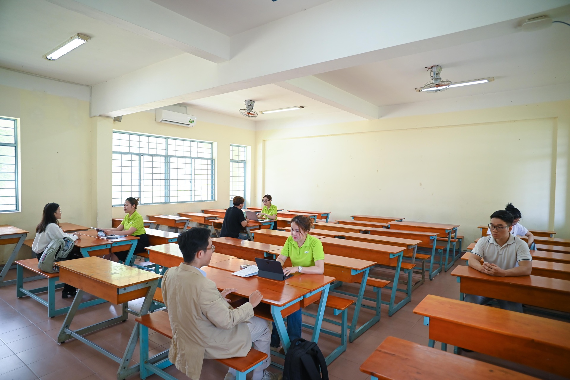 Nhiều ứng viên tìm được việc ở ngày hội thực tập, việc làm Đại học Ngân hàng TPHCM - 2 Nhiều ứng viên tìm được việc ở ngày hội thực tập, việc làm Đại học Ngân hàng TPHCM - 2