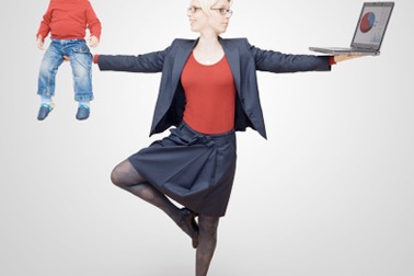 Phụ nữ trăm công nghìn việc