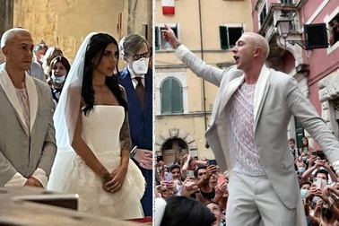 Sự cố cười ra nước mắt của ngôi sao Italia ở lễ ăn mừng vô địch Euro 2020