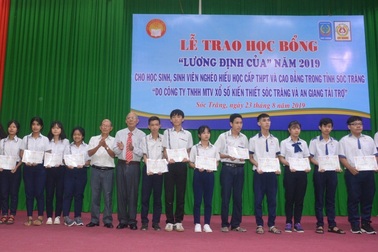 Trao học bổng Lương Định Của cho học sinh, sinh viên nghèo hiếu học