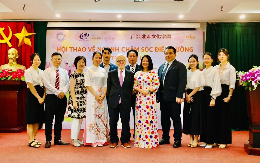 Phương pháp Chăm sóc điều dưỡng hỗ trợ tự lập dành cho người cao tuổi - 2 Phương pháp Chăm sóc điều dưỡng hỗ trợ tự lập dành cho người cao tuổi - 2