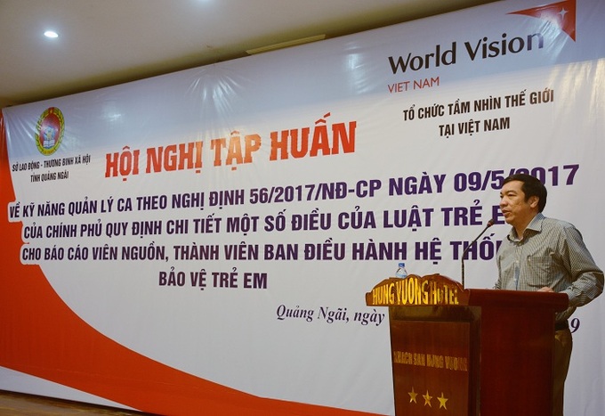 Ông Đinh Xuân Sâm-PGĐ sở LĐ-TB&XH tỉnh Quảng Ngãi phát biểu khai mạc tập huấn. 