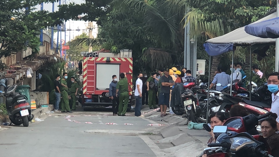 Vụ cháy 6 người chết: Càng tạt nước lửa càng cháy lớn! - 8 Vụ cháy 6 người chết: Càng tạt nước lửa càng cháy lớn! - 8