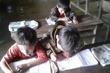 Thưởng Tết giáo viên: Nơi 10 triệu đồng, nơi 1 cân mì chính