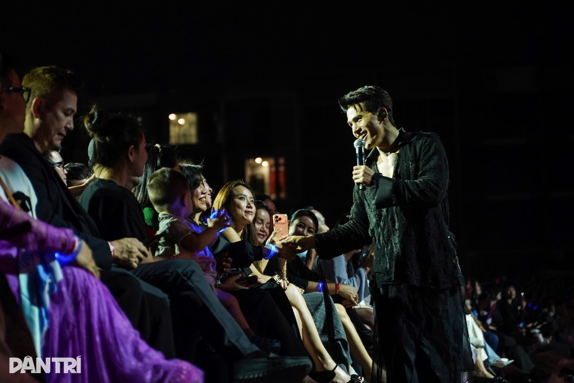 Quốc Thiên kể về tình cũ, được Hồ Ngọc Hà và Hòa Minzy ủng hộ trong concert - 14