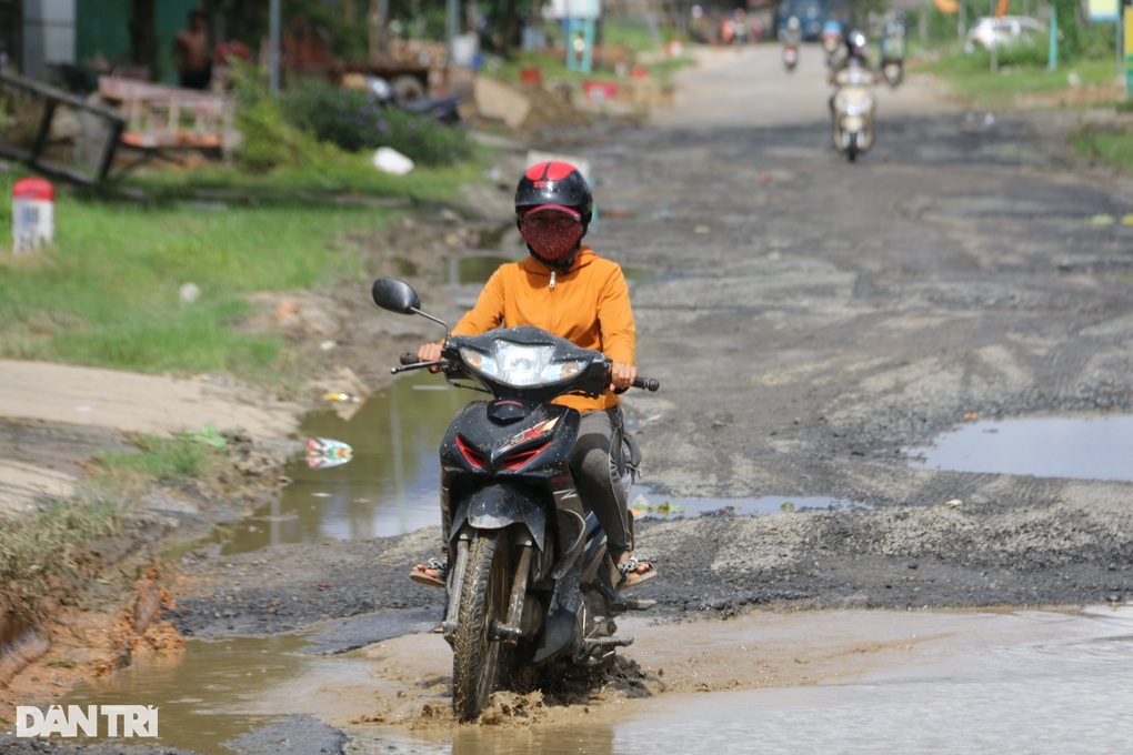 Hàng nghìn hố bom trên tuyến đường huyết mạch của Đắk Nông - 5 Hàng nghìn hố bom trên tuyến đường huyết mạch của Đắk Nông - 5