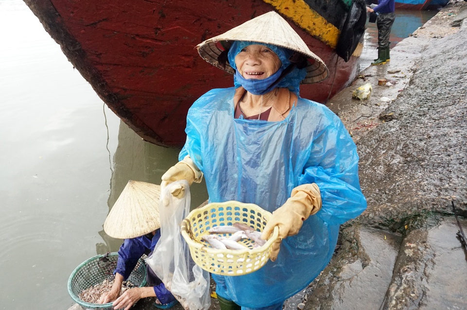 Phận già đãi vàng nơi cửa biển - 1 Phận già đãi vàng nơi cửa biển - 1