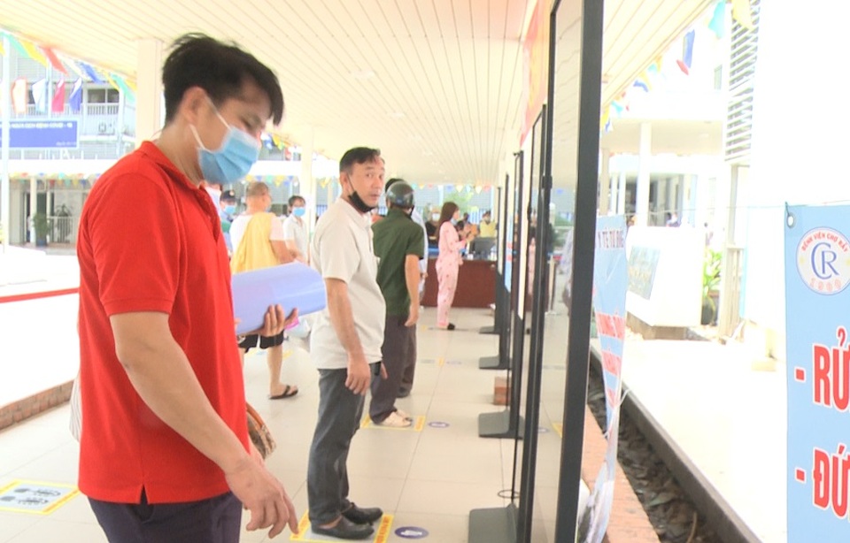 Bệnh viện Chợ Rẫy áp dụng khai báo y tế bắt buộc với 100% người vào viện - 4 Bệnh viện Chợ Rẫy áp dụng khai báo y tế bắt buộc với 100% người vào viện - 4