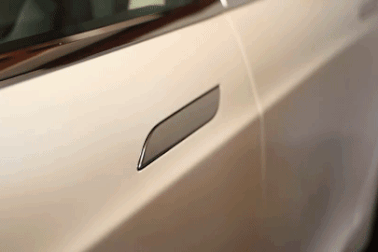 Thêm trường hợp trẻ tử vong vì bị nhốt trong xe Tesla khi xảy ra hoả hoạn