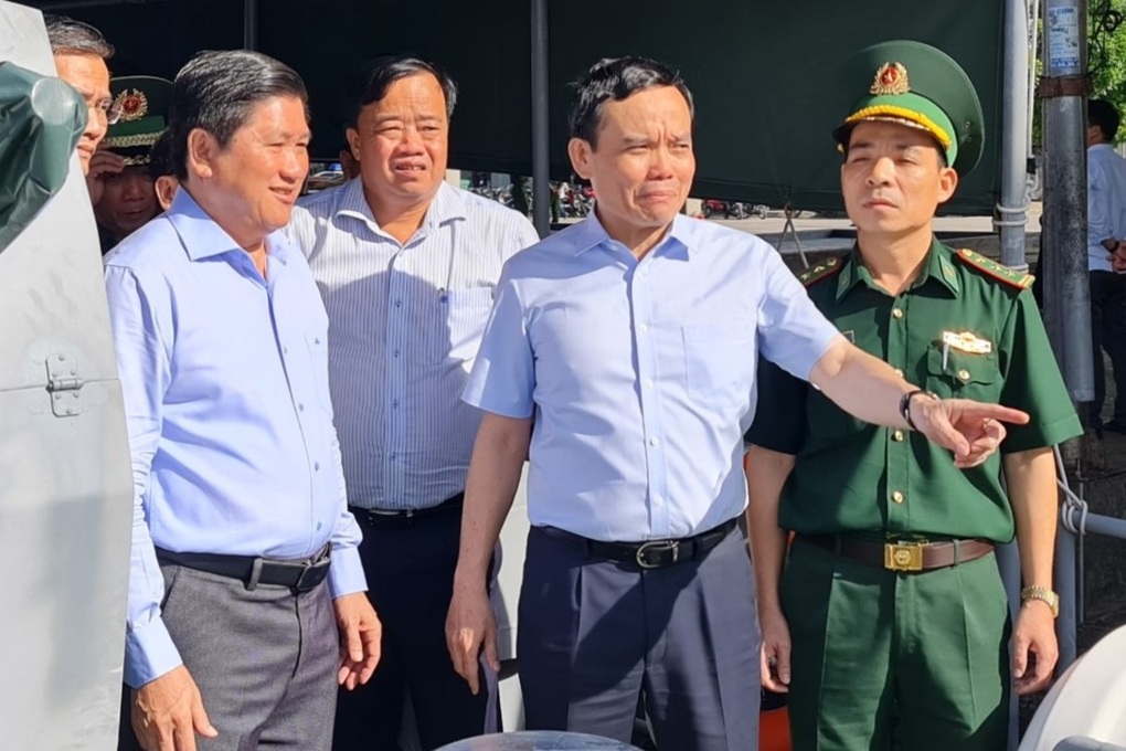 Phó Thủ tướng kiểm tra công tác chống khai thác hải sản bất hợp pháp - 1 Phó Thủ tướng kiểm tra công tác chống khai thác hải sản bất hợp pháp - 1