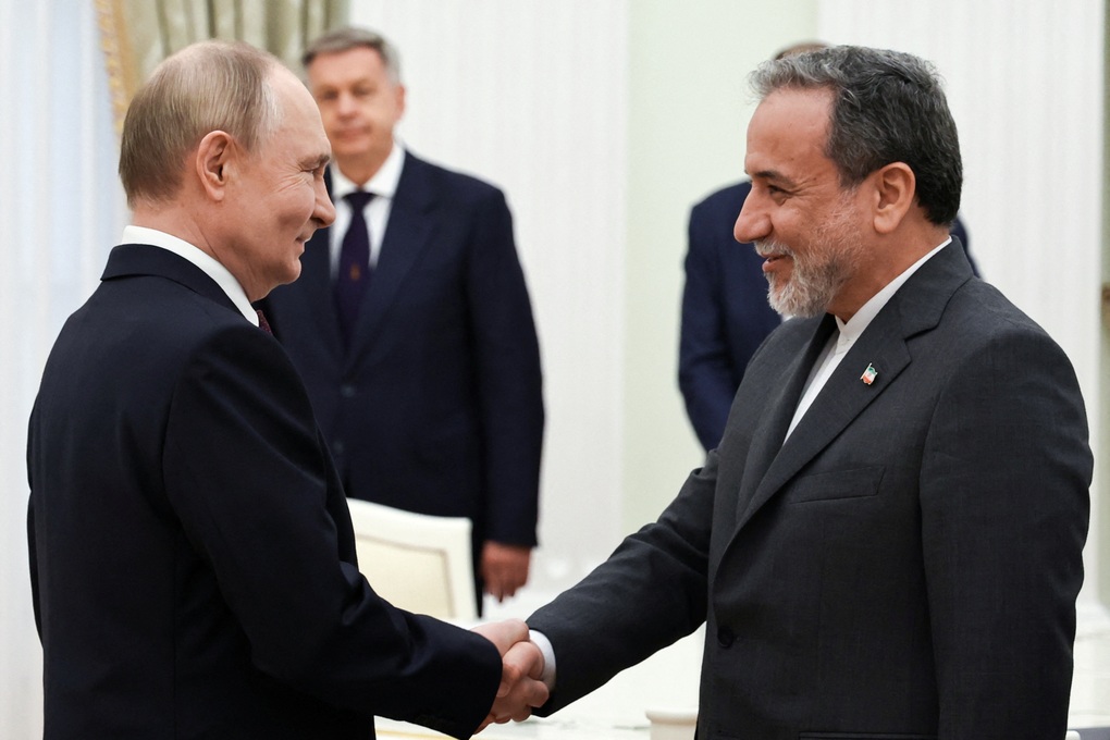Phản ứng cứng rắn của ông Putin sau vụ không kích của Mỹ vào Iran - 1 Phản ứng cứng rắn của ông Putin sau vụ không kích của Mỹ vào Iran - 1