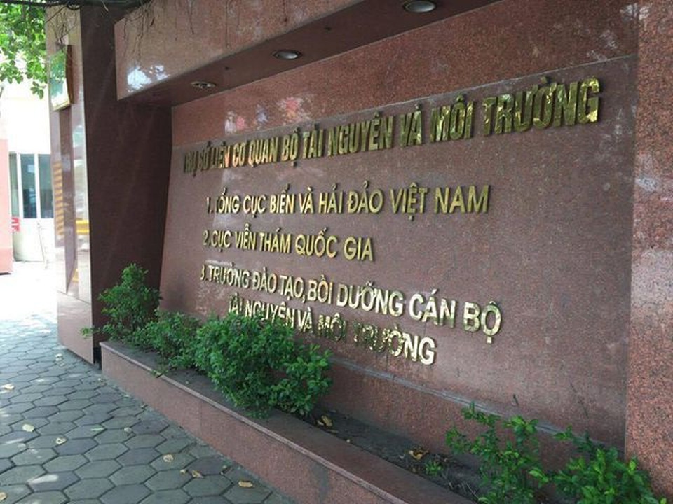 Cho thôi chức vụ 3 cán bộ Tổng cục Biển và Hải đảo vướng tố cáo nhận 12 tỷ - 1 Cho thôi chức vụ 3 cán bộ Tổng cục Biển và Hải đảo vướng tố cáo nhận 12 tỷ - 1