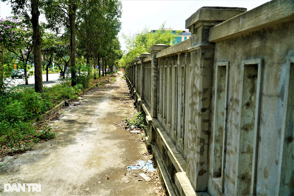 Dự án khách sạn 5 sao ở khu đất vàng sau hơn một thập kỷ vẫn bỏ hoang - 4 Dự án khách sạn 5 sao ở khu đất vàng sau hơn một thập kỷ vẫn bỏ hoang - 4