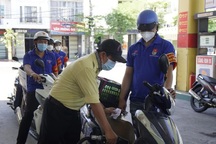 Miễn phí 2.000 "lít xăng xanh" hỗ trợ tình nguyện viên tham gia chống dịch