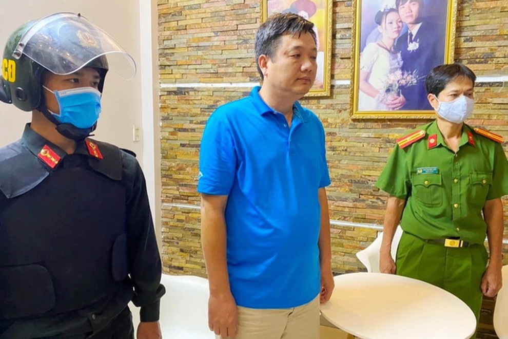 Bắt Chủ tịch, Giám đốc Tập đoàn Khải Tín: Có người tố bị lừa đảo 56 tỷ đồng - 4 Bắt Chủ tịch, Giám đốc Tập đoàn Khải Tín: Có người tố bị lừa đảo 56 tỷ đồng - 4