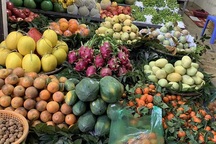 Ngày thu 200 triệu đồng, chủ sạp hoa quả tiết lộ bất ngờ ngày cận Tết