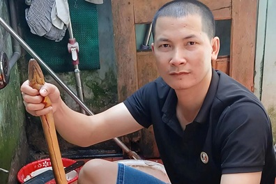 Người đàn ông hơn 20 năm gắn bó với nghề nhọc nhằn, hiểm nguy rình rập