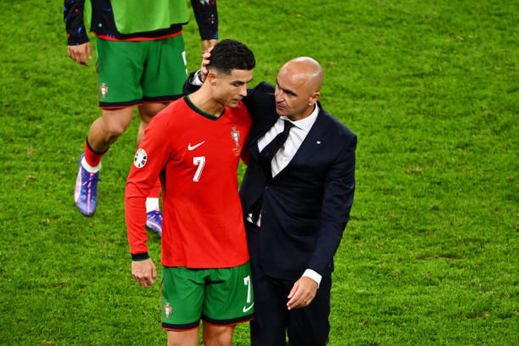 HLV Bồ Đào Nha nêu lý do Ronaldo dự bị ở trận đấu với Scotland - 1 HLV Bồ Đào Nha nêu lý do Ronaldo dự bị ở trận đấu với Scotland - 1