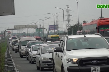 Hà Nội: Cửa ngõ phía nam ùn tắc nghiêm trọng chiều mùng 5 tết