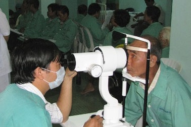 Mổ cườm miễn phí cho hơn 1.000 bệnh nhân