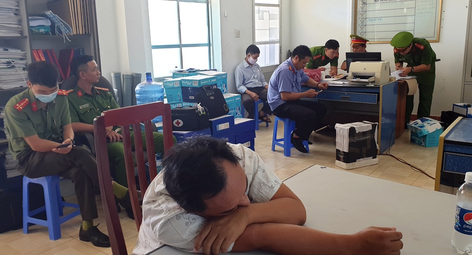 Lộ đường dây chạy sổ đỏ, 4 cán bộ bị khởi tố - 3 Lộ đường dây chạy sổ đỏ, 4 cán bộ bị khởi tố - 3