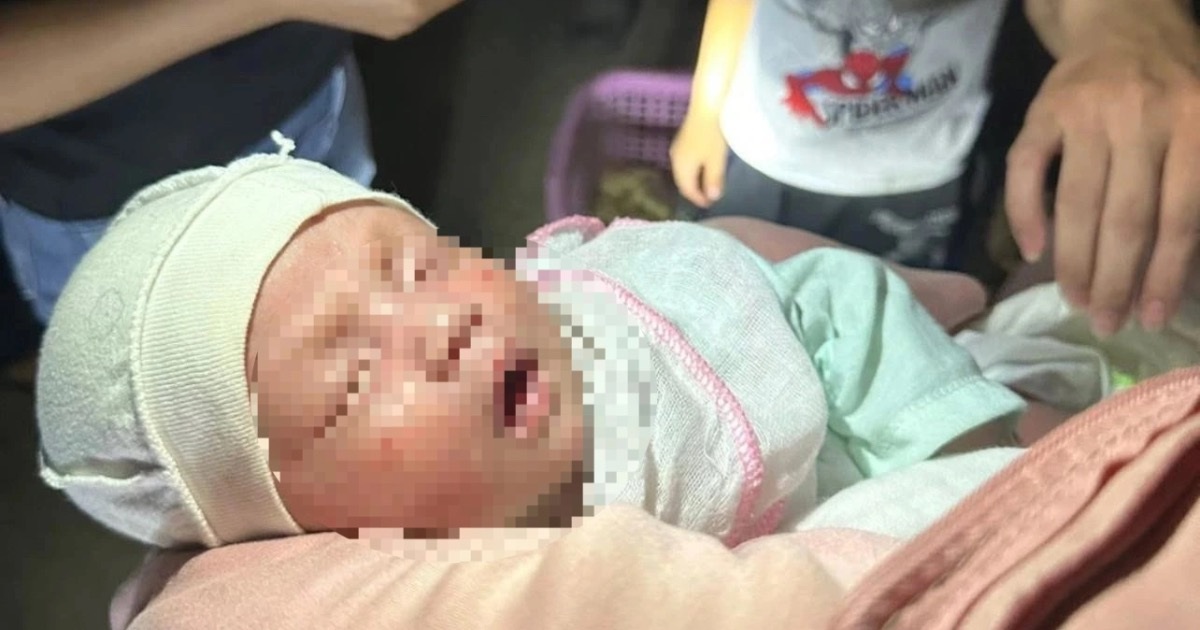 Bé gái bị bỏ rơi cùng lời nhắn “không thể nuôi được cháu”