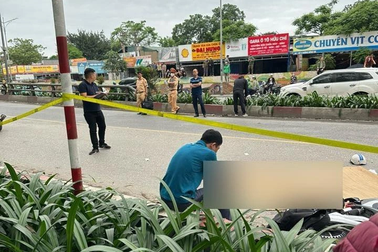 Hà Nội: Ô tô khách va chạm với xe máy điện khiến một nam sinh tử vong