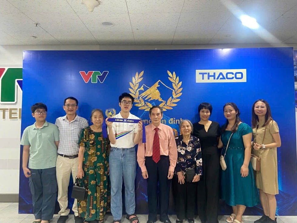 Cuộc sống gia đình có 2 mẹ con thi Đường lên đỉnh Olympia cách nhau 25 năm - 2 Cuộc sống gia đình có 2 mẹ con thi Đường lên đỉnh Olympia cách nhau 25 năm - 2