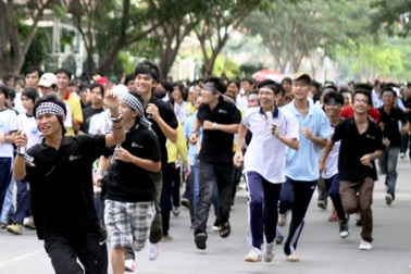 Hơn 16.000 SV chạy việt dã rèn sức khỏe