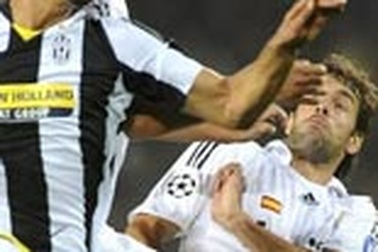 "Kền kền trắng" báo thù?