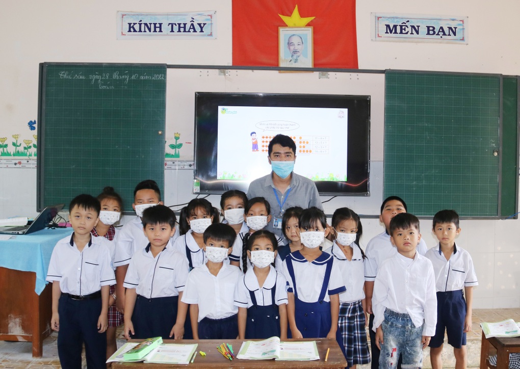 Mùa xuân, gặp gỡ những giáo viên gieo chữ trên quần đảo Hải Tặc - 2 Mùa xuân, gặp gỡ những giáo viên gieo chữ trên quần đảo Hải Tặc - 2