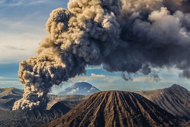 Con người tạo ra lượng CO2 gấp 100 lần so với tất cả các núi lửa của Trái đất cộng lại