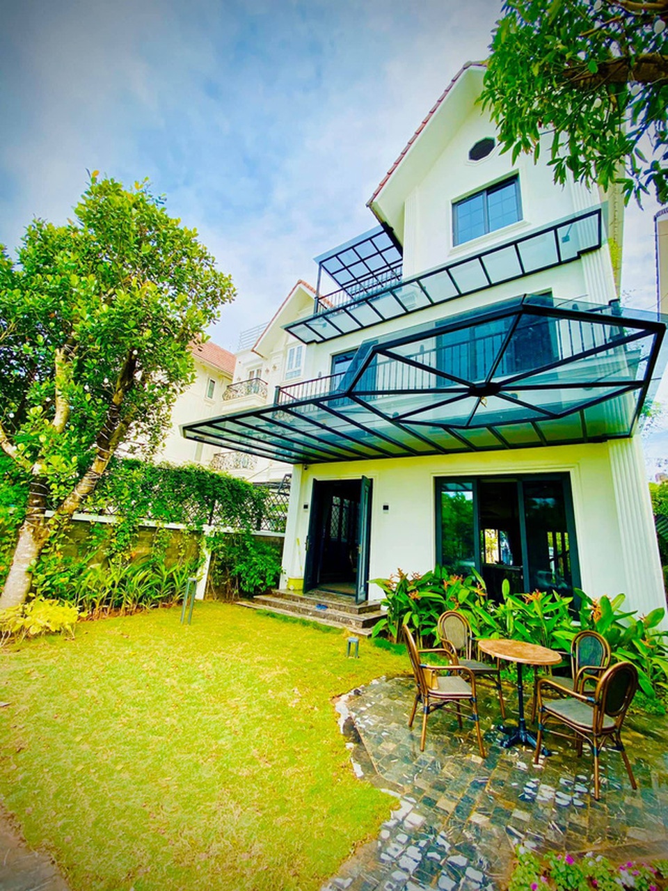 Không gian sống xa hoa trong biệt thự triệu đô của Lã Thanh Huyền - 1 Không gian sống xa hoa trong biệt thự triệu đô của Lã Thanh Huyền - 1