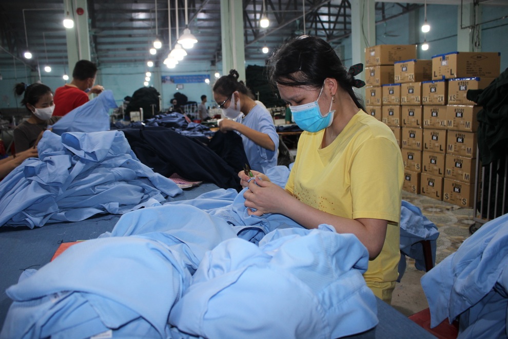 Lao động vỡ òa, doanh nghiệp bớt gánh nặng - 3 Lao động vỡ òa, doanh nghiệp bớt gánh nặng - 3