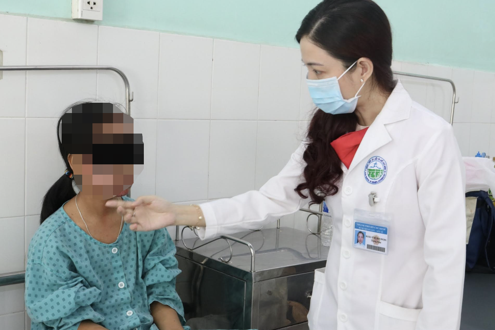 Bé trai 10 tuổi biến dạng da toàn thân nặng nề sau khi uống thuốc động kinh - 3 Bé trai 10 tuổi biến dạng da toàn thân nặng nề sau khi uống thuốc động kinh - 3