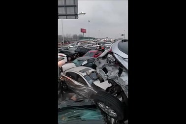 Vụ tai nạn liên hoàn trên cao tốc khiến hàng trăm xe gặp nạn tại Trung Quốc