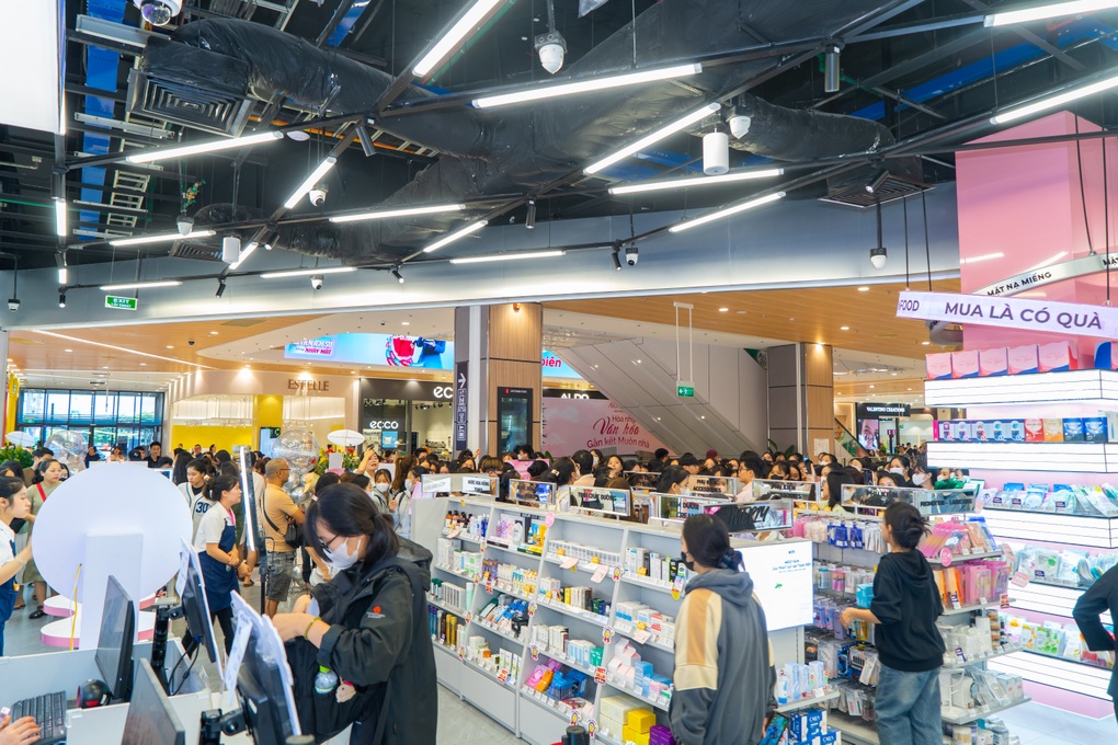 Cửa hàng Thế Giới Skinfood đông đúc trong ngày khai trương tại AEON Mall Huế - 1 Cửa hàng Thế Giới Skinfood đông đúc trong ngày khai trương tại AEON Mall Huế - 1
