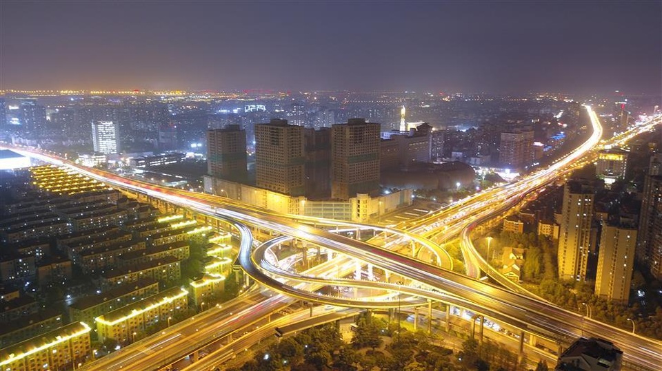 Giật sập 4 cao ốc bỏ hoang 20 năm trên đất vàng lúc nửa đêm - 6 Giật sập 4 cao ốc bỏ hoang 20 năm trên đất vàng lúc nửa đêm - 6