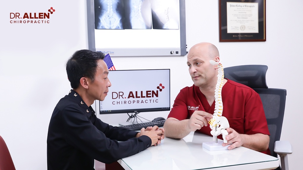 Dr.Allen Chiropractic ứng dụng liệu pháp từ Mỹ cho bệnh nhân xương khớp - 1 Dr.Allen Chiropractic ứng dụng liệu pháp từ Mỹ cho bệnh nhân xương khớp - 1