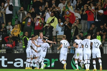 Cầu thủ Man Utd bị ngộ độc thức ăn sau trận đấu ở Europa League